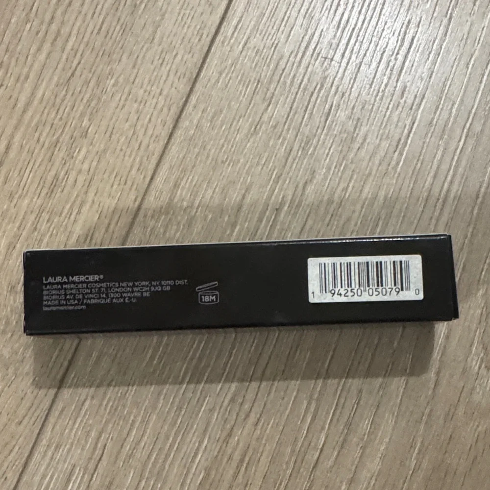 Bronzer by Laura Mercier Sunstone tinted moisturizer bronzer